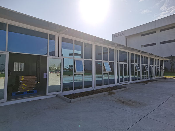 齊魯制藥集團廠區(qū)移動板房內(nèi)部員工餐廳完工